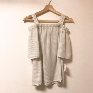 ショコラフィネローブ(chocol raffine robe)の《新品タグ付き》ストライプオフショルブラウス(シャツ/ブラウス(半袖/袖なし))