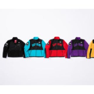 シュプリーム(Supreme)のSnkrs様専用 フリース黒または紫のXL(パーカー)