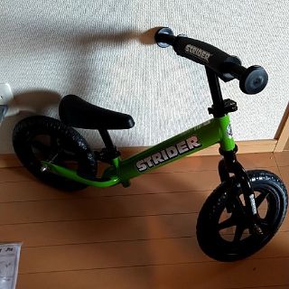 ストライダー　グリーン　室内使用　正規輸入品(自転車)