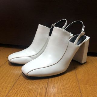 チャールズアンドキース(Charles and Keith)のチャールズアンドキース ホワイト ヒール(ハイヒール/パンプス)