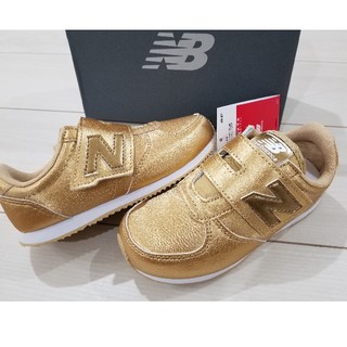 ニューバランス(New Balance)の専用です♪　新品16.5cmニューバランスKV220GUI ゴールドグリッター (スニーカー)