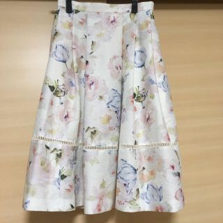 ウィルセレクション(WILLSELECTION)のレストローズ  スカート  フラワー  花柄  水彩柄(ひざ丈スカート)