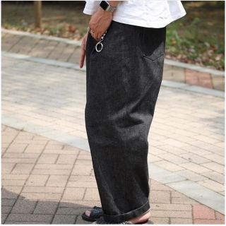 コモリ(COMOLI)のneon sign wide denim slacks ブラック(デニム/ジーンズ)