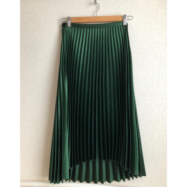ZARA(ザラ)のZARA グリーン光沢スカート レディースのスカート(ロングスカート)の商品写真