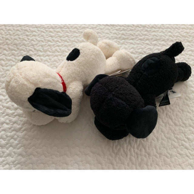 SNOOPY(スヌーピー)の【専用】ユニクロ KAWS スヌーピー ぬいぐるみ  非売品巾着 3点セット エンタメ/ホビーのおもちゃ/ぬいぐるみ(ぬいぐるみ)の商品写真