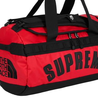 シュプリーム(Supreme)のSupreme TNF Base Camp Duffle Bag 赤(ボストンバッグ)