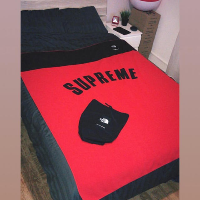 Supreme(シュプリーム)の送料込み TNF Denali Fleece Blanket ブランケット メンズのファッション小物(その他)の商品写真