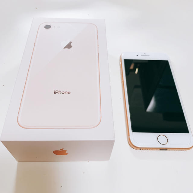 iPhone(アイフォーン)のiPhone 8 ゴールド 256GB SIMフリー スマホ/家電/カメラのスマートフォン/携帯電話(スマートフォン本体)の商品写真