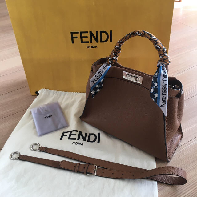 FENDI(フェンディ)の超美品！フェンディ ピーカブー  セレリア   レディースのバッグ(ハンドバッグ)の商品写真