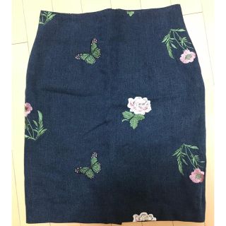 crea 刺繍デニムスカート 未使用  (ひざ丈スカート)