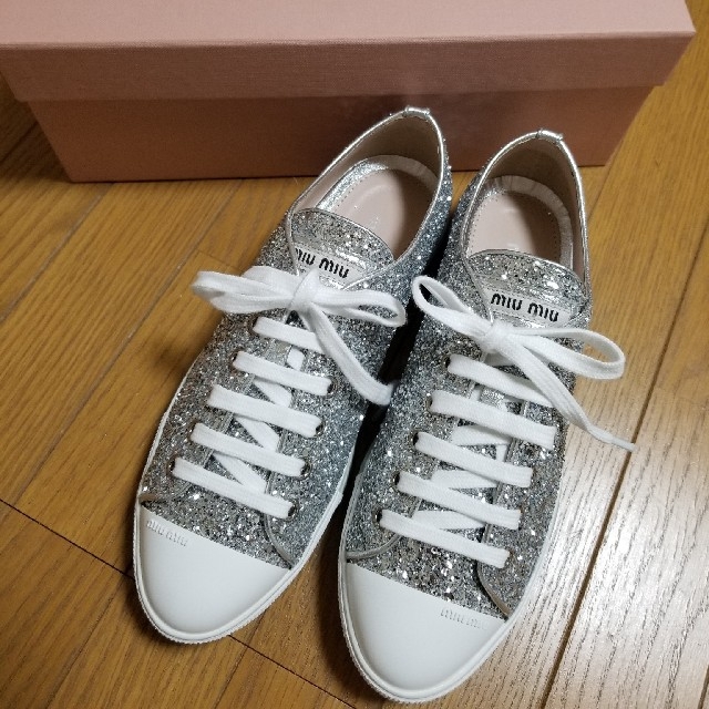 新品 miumiu グリッタースニーカー - スニーカー