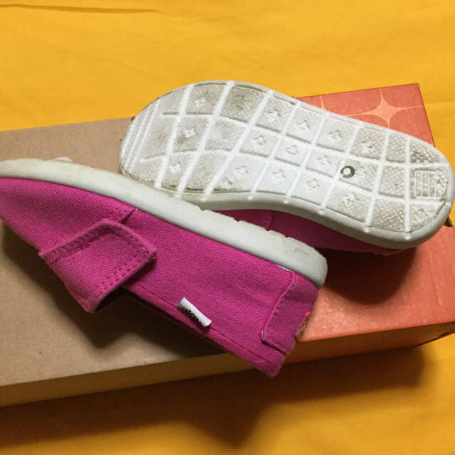 ピンク色スリッポン キッズ/ベビー/マタニティのベビー靴/シューズ(~14cm)(スリッポン)の商品写真