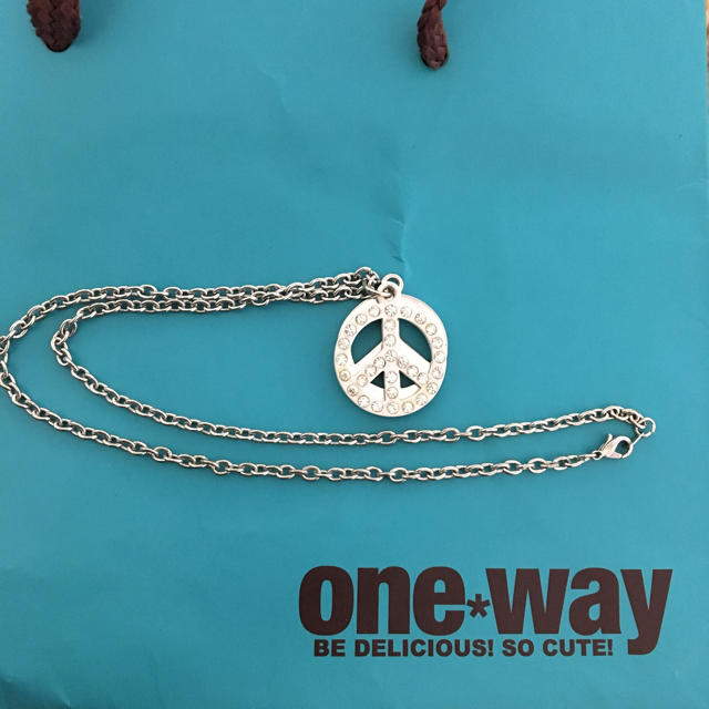 one*way(ワンウェイ)のネックレス oneway ピースマーク 紙袋なし レディースのアクセサリー(ネックレス)の商品写真