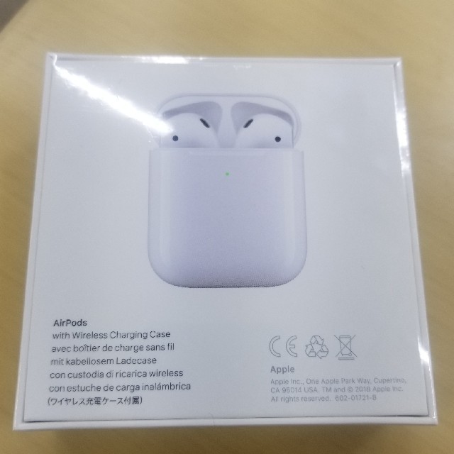 Apple(アップル)のAirPods with Wireless Charging Case新品未開封 スマホ/家電/カメラのオーディオ機器(ヘッドフォン/イヤフォン)の商品写真