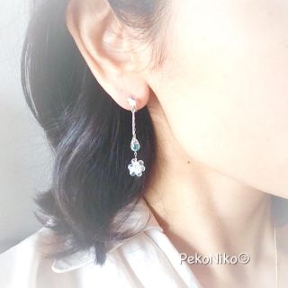 ラッピング無料＊オーロラのガラスの花 イヤリング/ピアス シルバー 母の日お勧め(イヤリング)