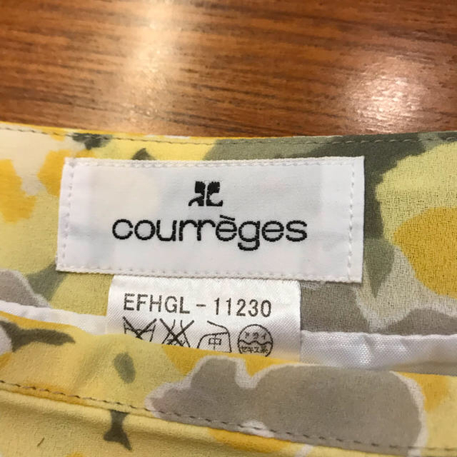 Courreges(クレージュ)のcourregesクレージュ花もようイエロー 膝丈スカート38 レディースのスカート(ひざ丈スカート)の商品写真