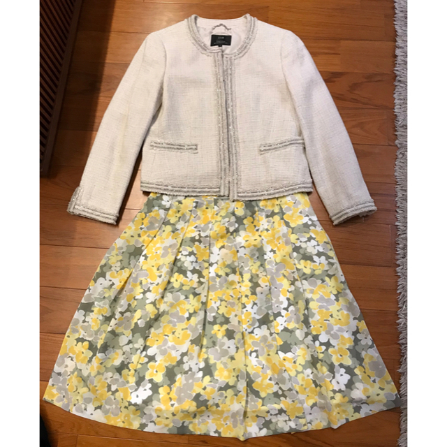 Courreges(クレージュ)のcourregesクレージュ花もようイエロー 膝丈スカート38 レディースのスカート(ひざ丈スカート)の商品写真