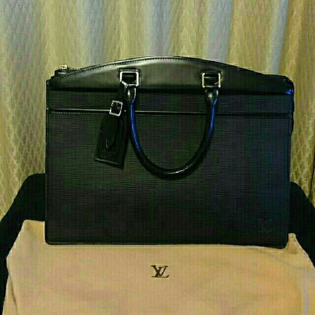 魅力的な - VUITTON LOUIS 【美品】ルイヴィトン ブラック リヴィエラ エピ ハンドバッグ 魅力的な - VUITTON LOUIS 【美品】ルイヴィトン ブラック リヴィエラ エピ ハンドバッグ