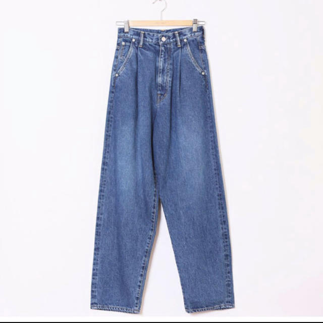 holiday(ホリデイ)のholiday☆TUCK DENIM PANTS タックデニムパンツ レディースのパンツ(デニム/ジーンズ)の商品写真