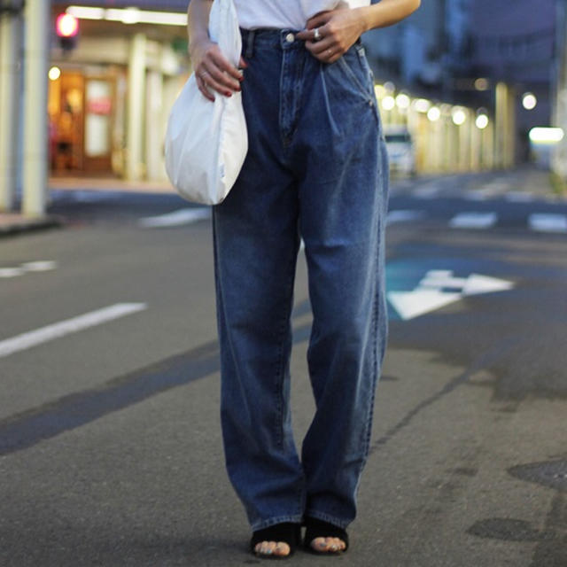 holiday(ホリデイ)のholiday☆TUCK DENIM PANTS タックデニムパンツ レディースのパンツ(デニム/ジーンズ)の商品写真