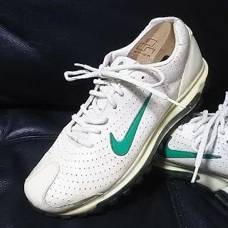 ナイキ(NIKE)の
限定好配希少パールホワイト!ナイキエアマックス2003エナメルスニーカー白緑
(スニーカー)