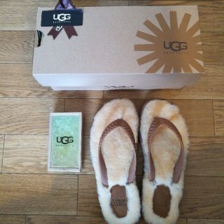 アグ(UGG)の新品箱つき★UGG W FLUFFIE 1684　W/CHBT(サンダル)