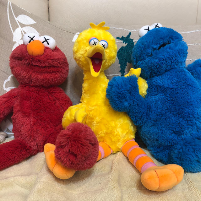 SESAME STREET(セサミストリート)のユニクロ カウズ セサミストリートコラボ ぬいぐるみ エンタメ/ホビーのおもちゃ/ぬいぐるみ(ぬいぐるみ)の商品写真