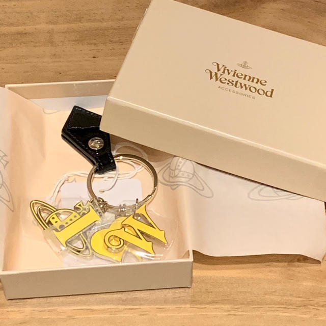 Vivienne Westwood(ヴィヴィアンウエストウッド)のVivienneWestwood キーホルダー イエロー レディースのファッション小物(キーホルダー)の商品写真