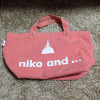 ニコアンド(niko and...)のサーモンピンクミニトート(トートバッグ)