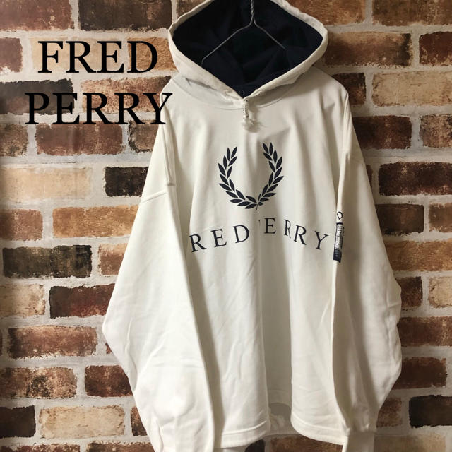 FRED PERRY(フレッドペリー)の［ FRED PERRY ］フレッドペリー デカロゴ パーカー 白 ホワイト メンズのトップス(パーカー)の商品写真