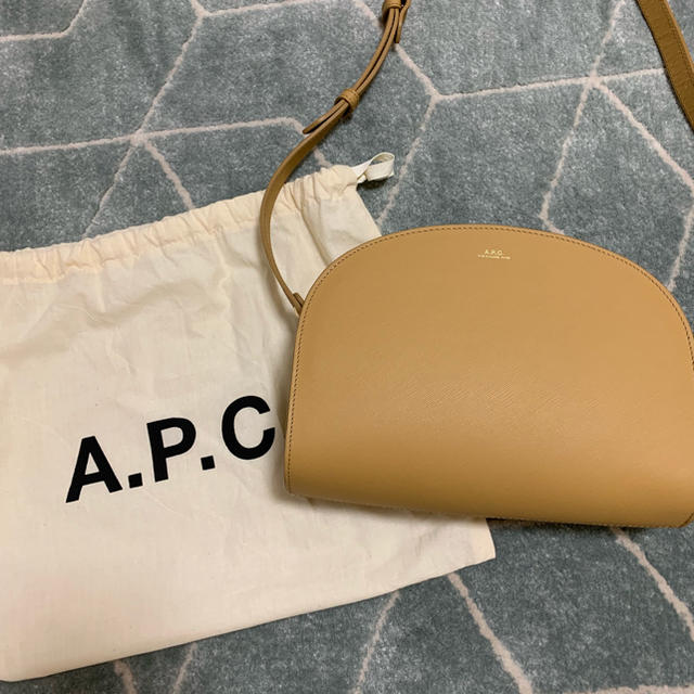 A.P.C◎ハーフムーンバック