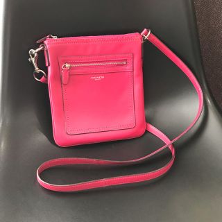 コーチ(COACH)の☆コーチ 差し色ピンク ショルダーバッグ☆(ショルダーバッグ)