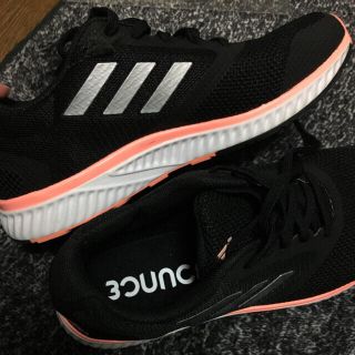 アディダス(adidas)のアディダス  スニーカー 24.5 ランニングシューズ(スニーカー)