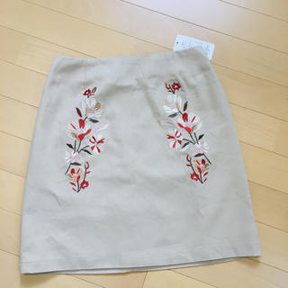 シマムラ(しまむら)の新品タグ付き♡ 刺繍スカート エンブロイダリー ベージュ L ページボーイ(ミニスカート)