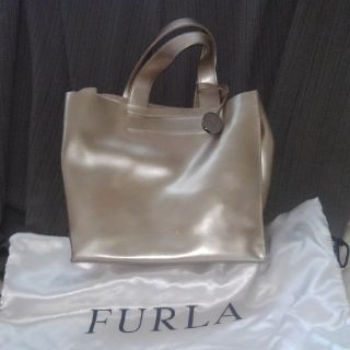 フルラ(Furla)のレオ様＊FURLA＊ﾌﾙﾗ＊ｴﾅﾒﾙ＊ﾊﾝﾄﾞﾊﾞｯｸﾞ(ハンドバッグ)