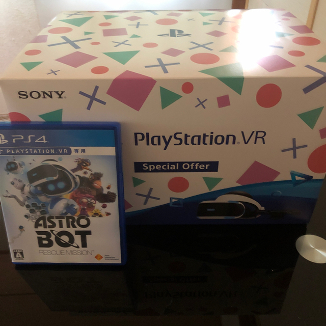 PlayStation VR(プレイステーションヴィーアール)のPSVR 本体 ＋ アストロボット エンタメ/ホビーのゲームソフト/ゲーム機本体(家庭用ゲーム機本体)の商品写真