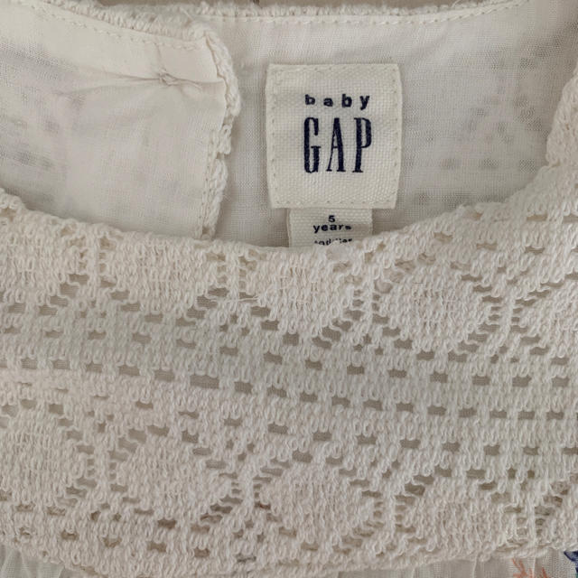 GAP(ギャップ)のGAP baby 110センチ 花柄トップス キッズ/ベビー/マタニティのキッズ服女の子用(90cm~)(Tシャツ/カットソー)の商品写真