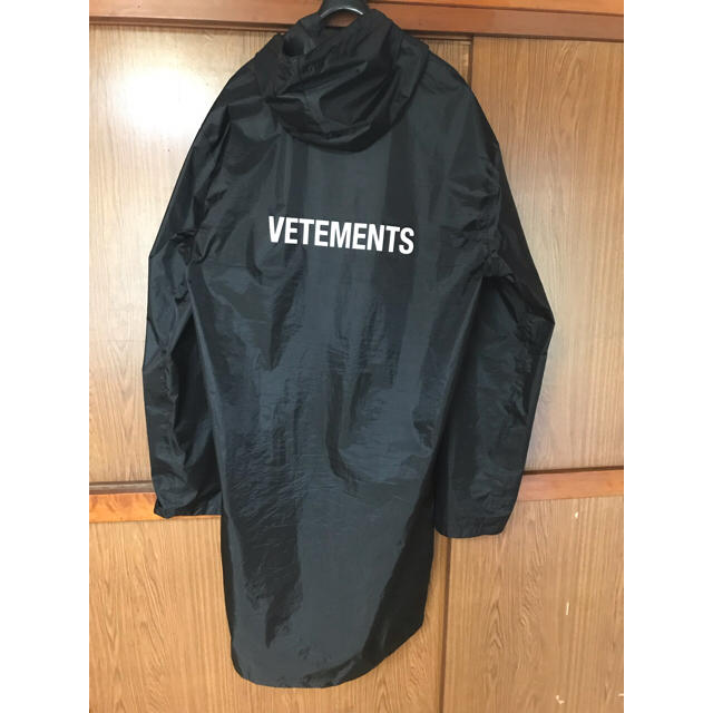 VETEMENTS レインコート