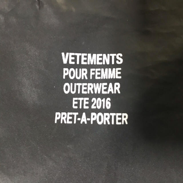 VETEMENTS レインコート