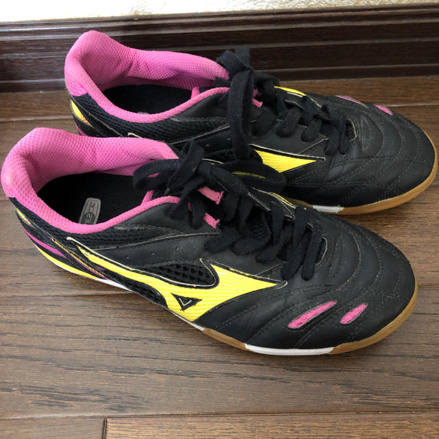 MIZUNO(ミズノ)のフットサルシューズ  23.5  ミズノ  12KF-22045 スポーツ/アウトドアのサッカー/フットサル(シューズ)の商品写真