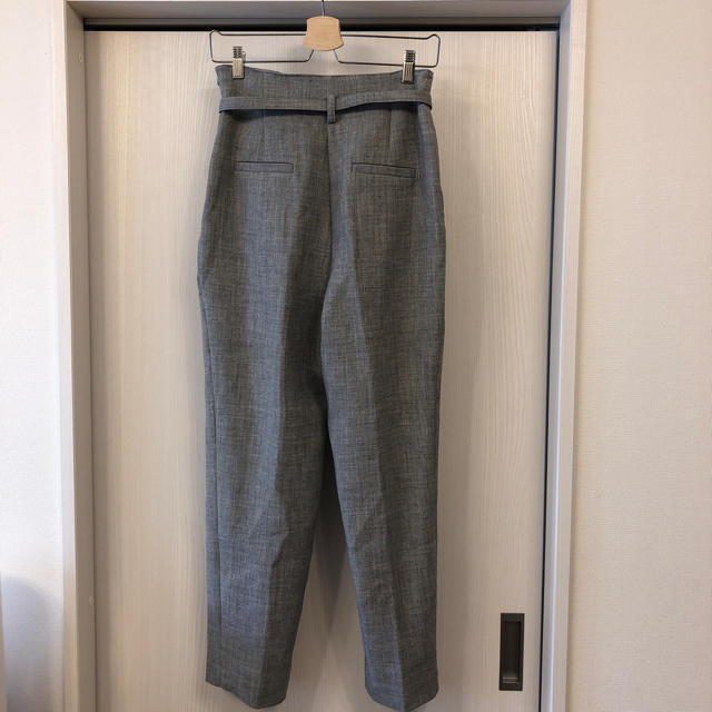 ZARA(ザラ)のZARA ハイウェスト パンツ グレー S ベルト付き レディースのパンツ(サルエルパンツ)の商品写真