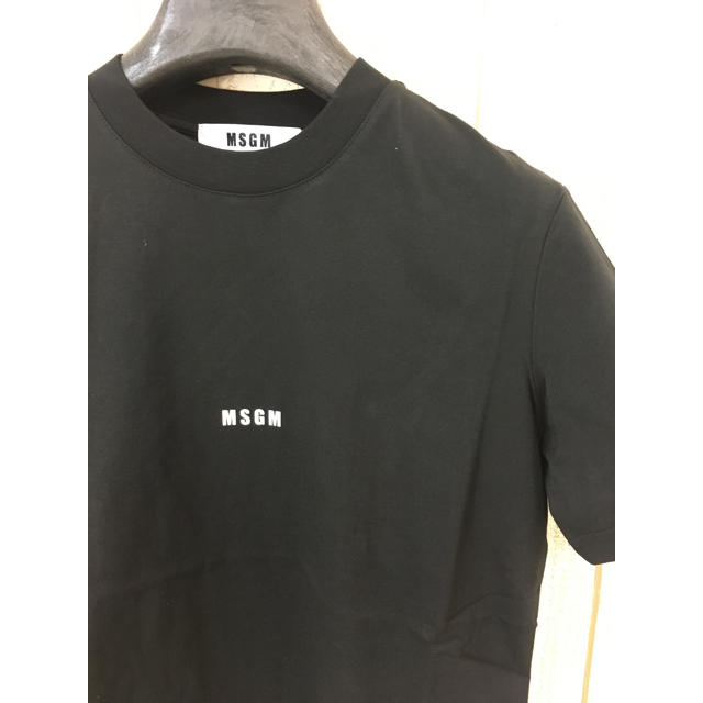 MSGM(エムエスジイエム)のMSGMエムエスジーエム新品チビロゴTシャツ人気ブラックタグ付き送料込み レディースのトップス(Tシャツ(半袖/袖なし))の商品写真