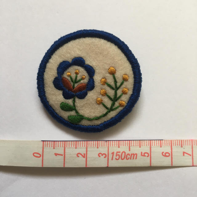 200.お花の刺繍ブローチ✴︎受注製作 ハンドメイドのアクセサリー(コサージュ/ブローチ)の商品写真