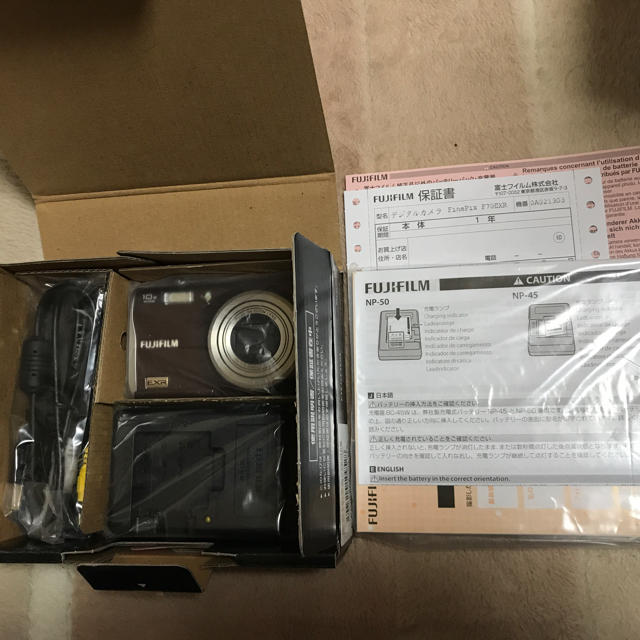 富士フイルム(フジフイルム)の【新品未使用】tutu様専用！デジカメ デジタルカメラ FinePix F70 スマホ/家電/カメラのカメラ(コンパクトデジタルカメラ)の商品写真