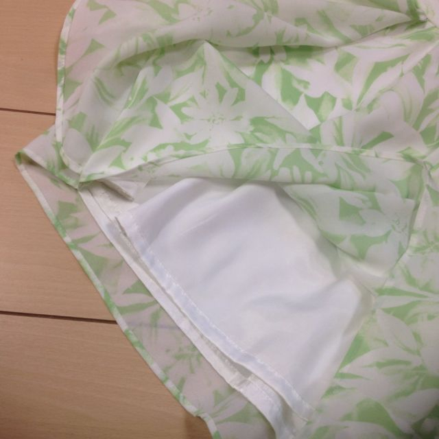 Rirandture(リランドチュール)のフリルキュロットスカート♡ボタニカル柄 レディースのパンツ(キュロット)の商品写真