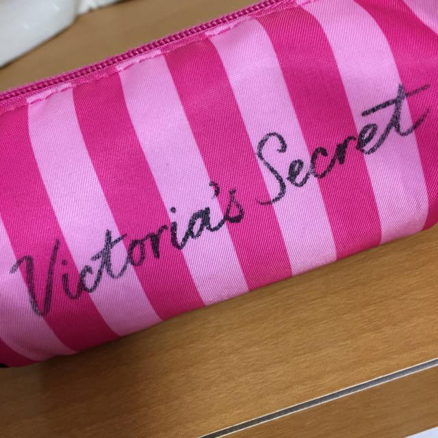 Victoria's Secret(ヴィクトリアズシークレット)のヴィクシー ポーチ レディースのファッション小物(ポーチ)の商品写真