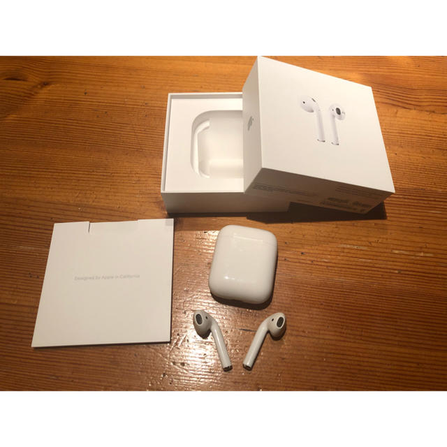 Apple(アップル)のAirpods スマホ/家電/カメラのオーディオ機器(ヘッドフォン/イヤフォン)の商品写真