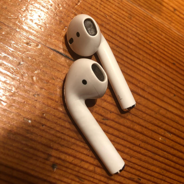 Apple(アップル)のAirpods スマホ/家電/カメラのオーディオ機器(ヘッドフォン/イヤフォン)の商品写真