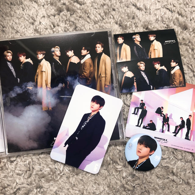 MONSTA X 'shoot out'チャンギュントレカ缶バッチステッカー付 エンタメ/ホビーのCD(K-POP/アジア)の商品写真