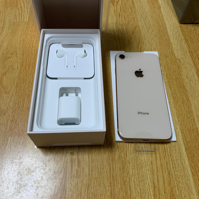 新品 iphone8 64GB ゴールド simフリー済み